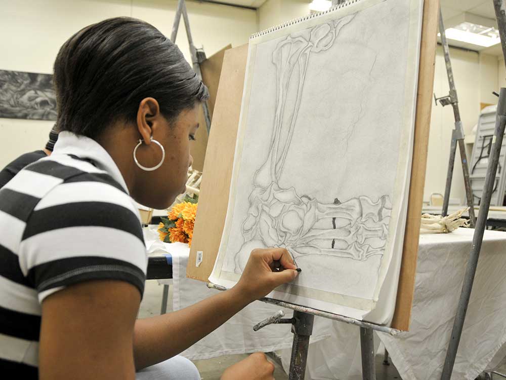 Young lady in Drawing Class