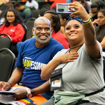 BeBe Winans Et Al. In Front Of A Crowd