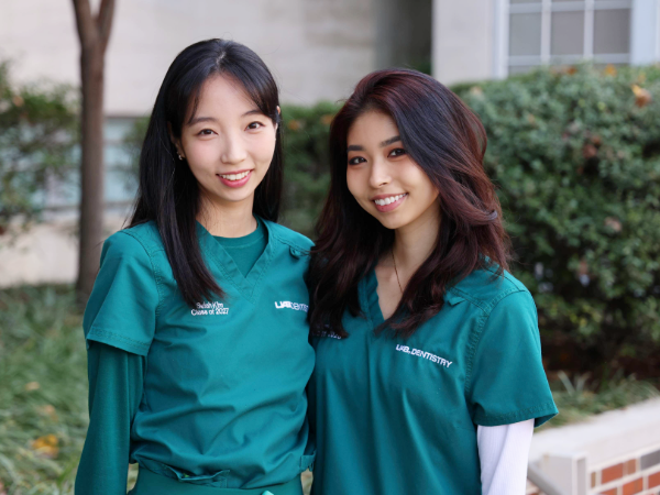 Shalom Kim (right) smiles with her sister, Selah Kim (left).