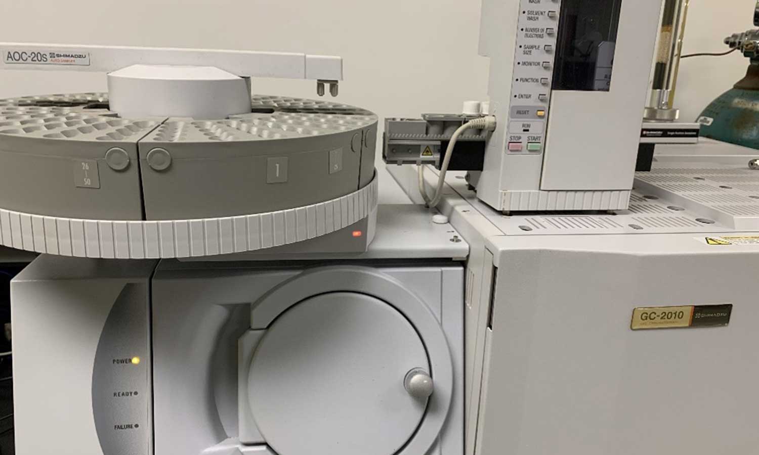 Shimadzu GC-2010 gas chromatograph with AOC-20S autosampler in Auburn University at Montgomery chemistry lab